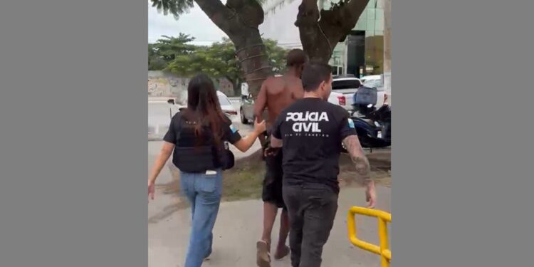 Homem acusado de estuprar ex-companheira e ex-enteada de cinco anos é preso em Cabo Frio