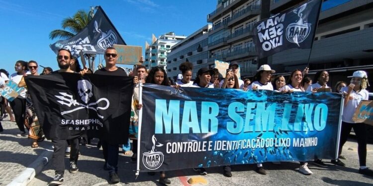 Projeto Mar Sem Lixo promove mutirões em praias de Rio das Ostras e Saquarema