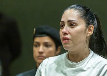 Monique Medeiros, mãe de Henry Borel, deixa a cadeia após receber perdão judicial no julgamento do filho