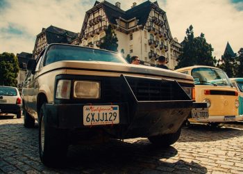 Exposição de carros antigos reúne cerca de 450 veículos em Petrópolis neste domingo