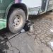 Motociclista fica gravemente ferido após acidente com ônibus na BR-356, em Itaperuna